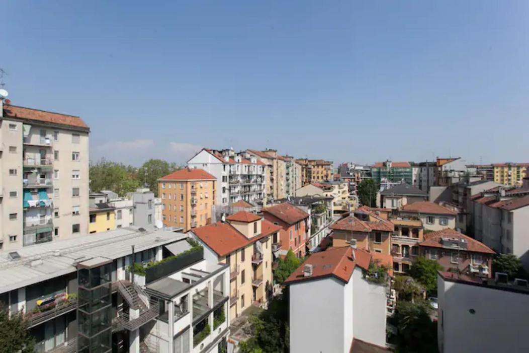 Piazzale Susa Bright Flat Con Veranda Milan Bagian luar foto