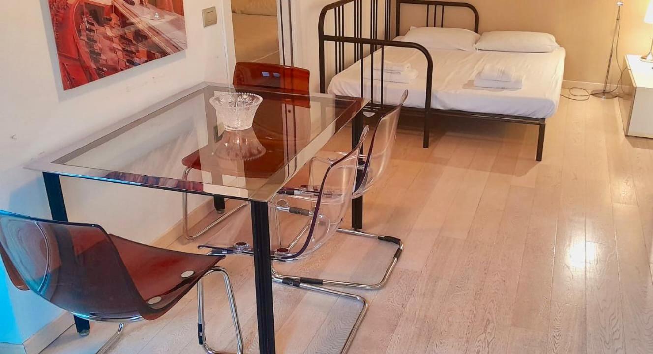 Piazzale Susa Bright Flat Con Veranda Milan Bagian luar foto